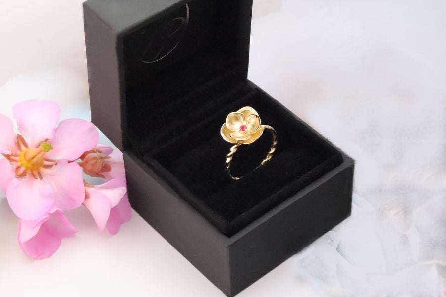 Gold Flower Ring "Lilac"