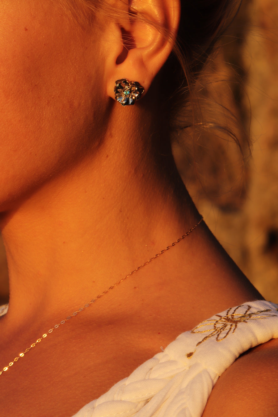 18K White Gold Flower Earrings