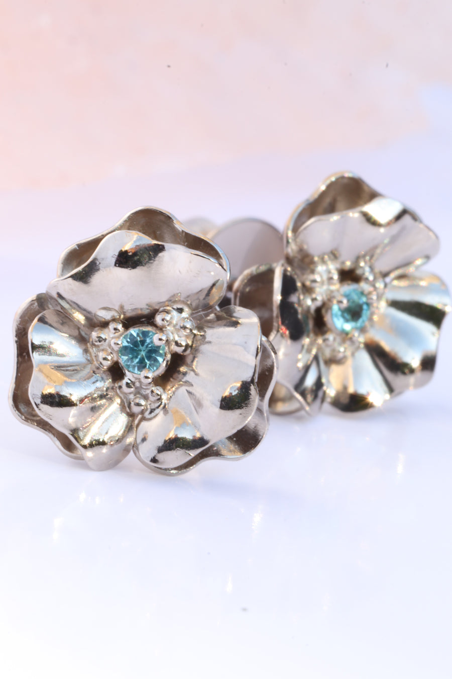 18K White Gold Flower Earrings