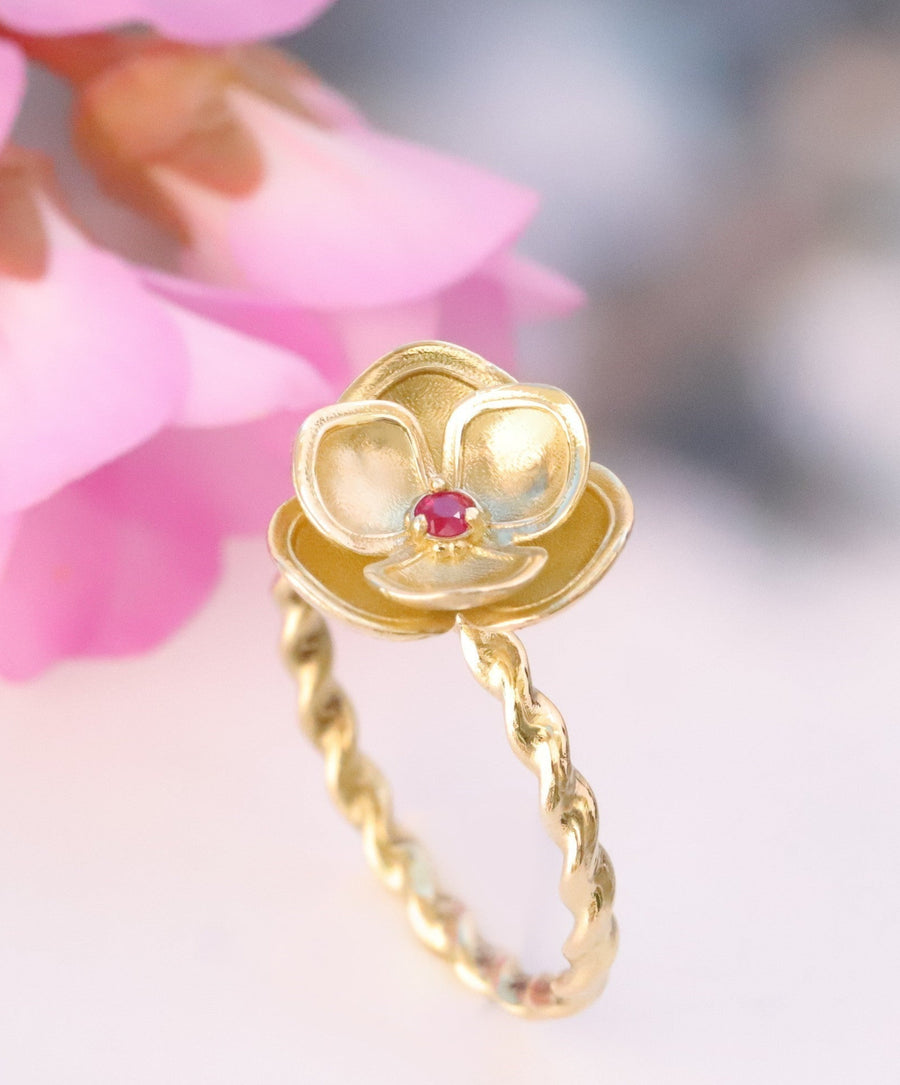 Gold Flower Ring "Lilac"