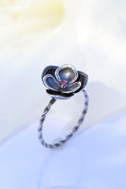 Flower ring with rhodolite stone