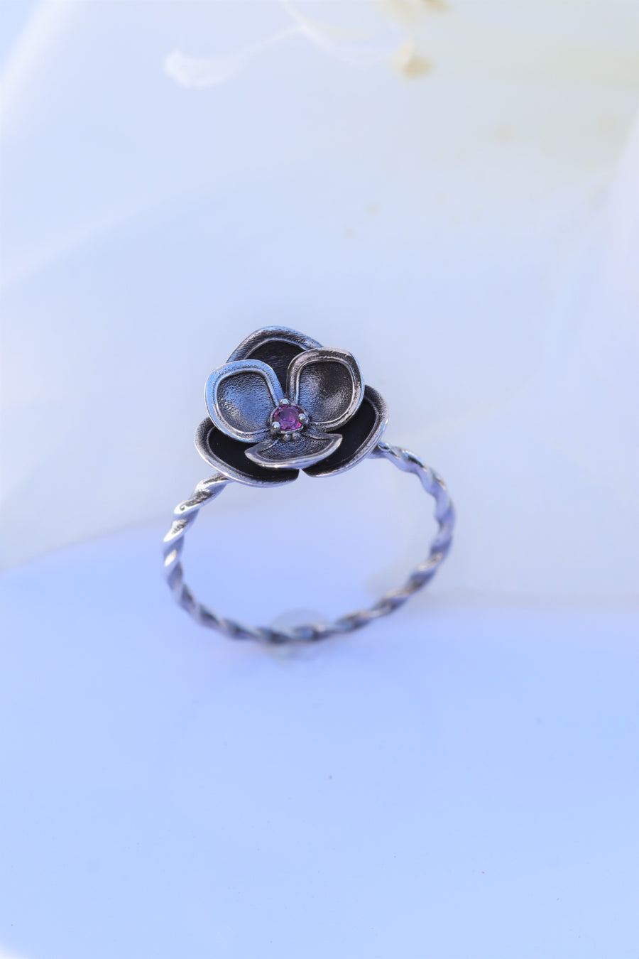 Flower ring with rhodolite stone