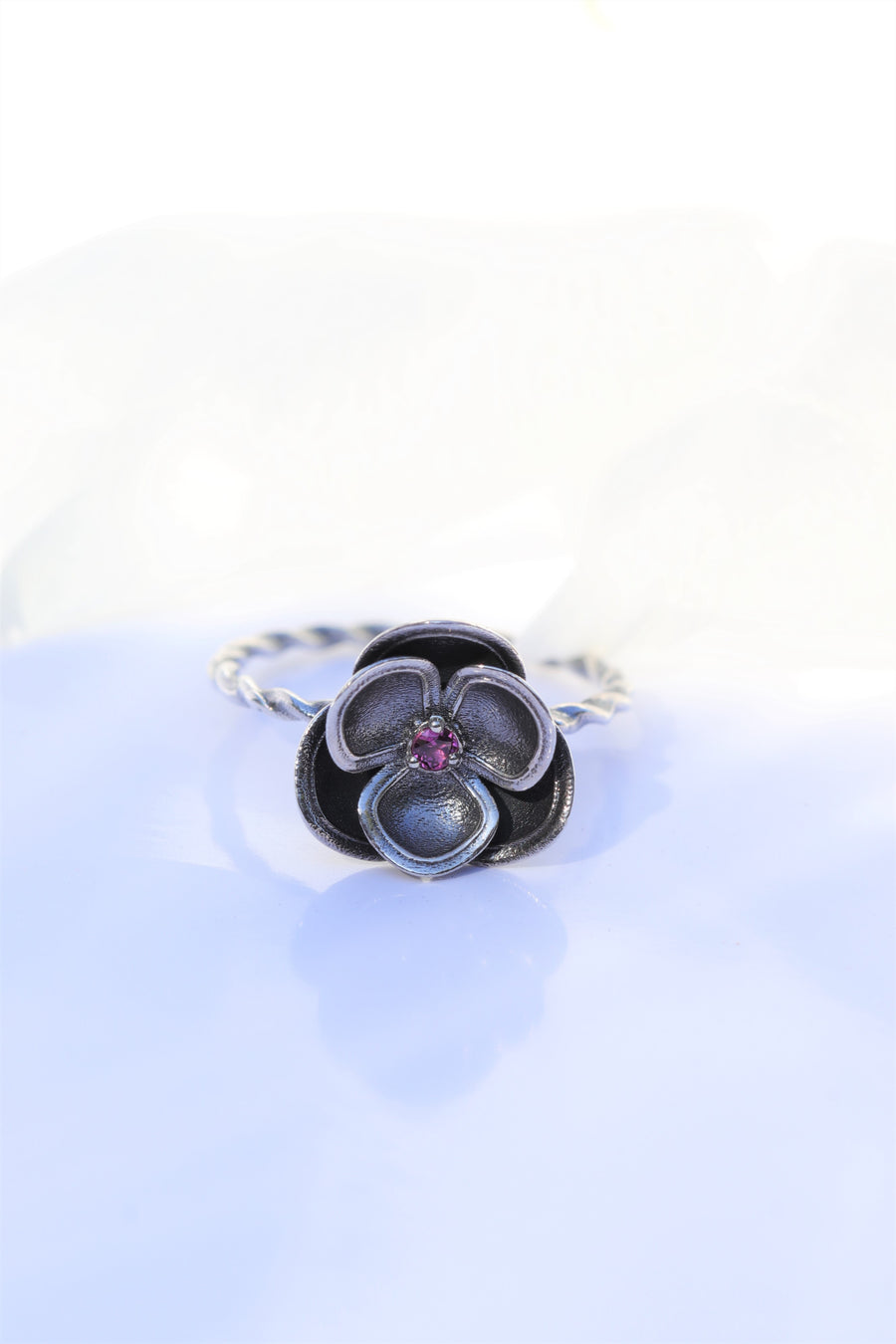 Flower ring with rhodolite stone