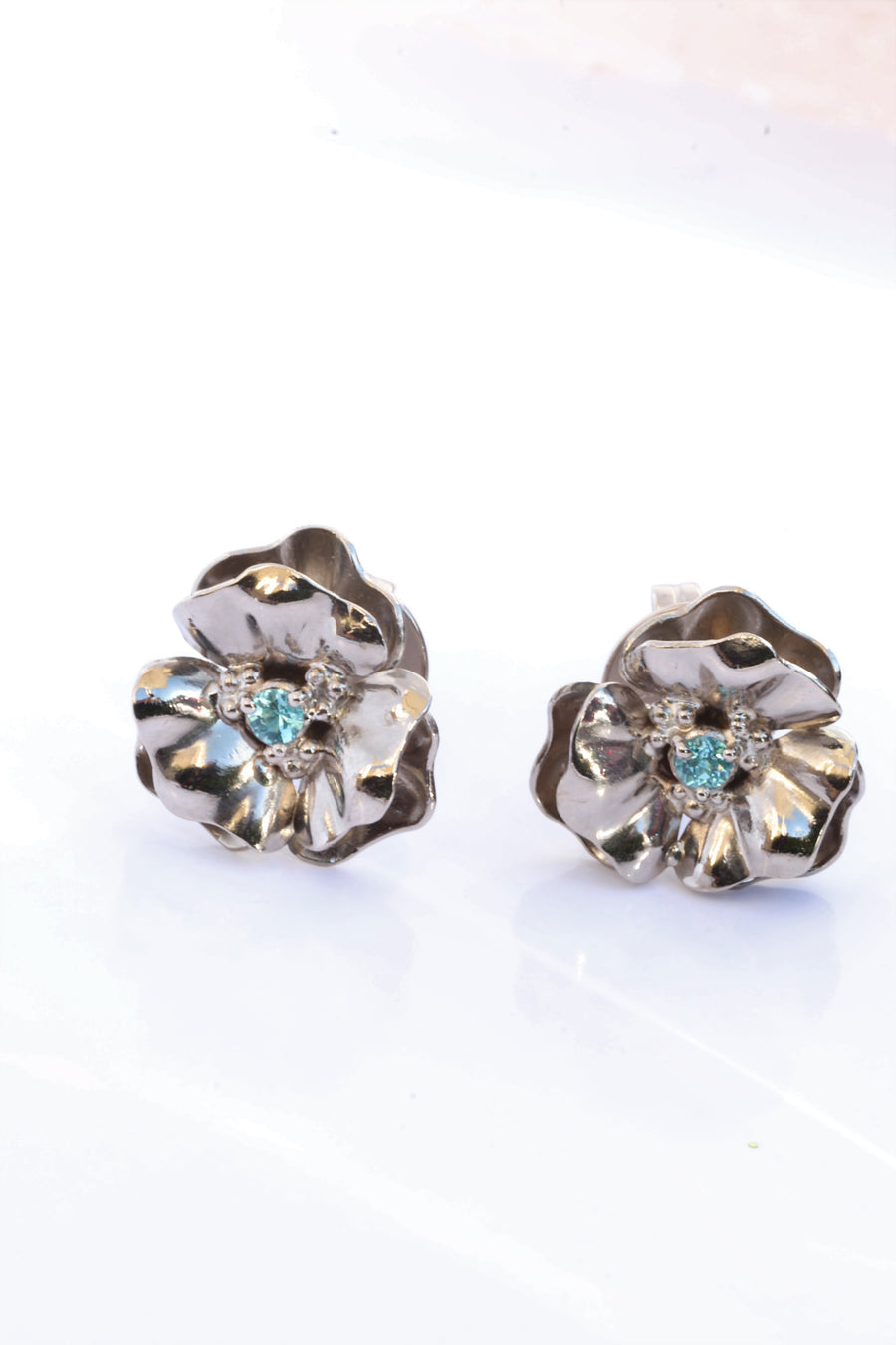 18K White Gold Flower Earrings