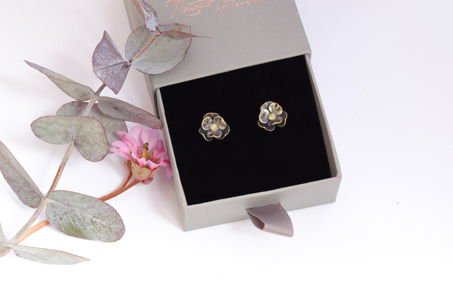 Small flower stud earrings