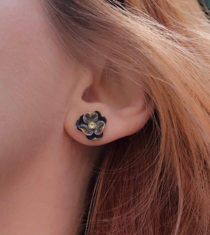 Small flower stud earrings