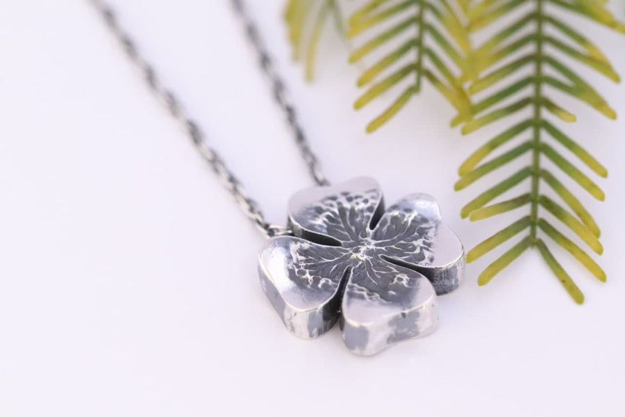 Clover pendant with four-leaf